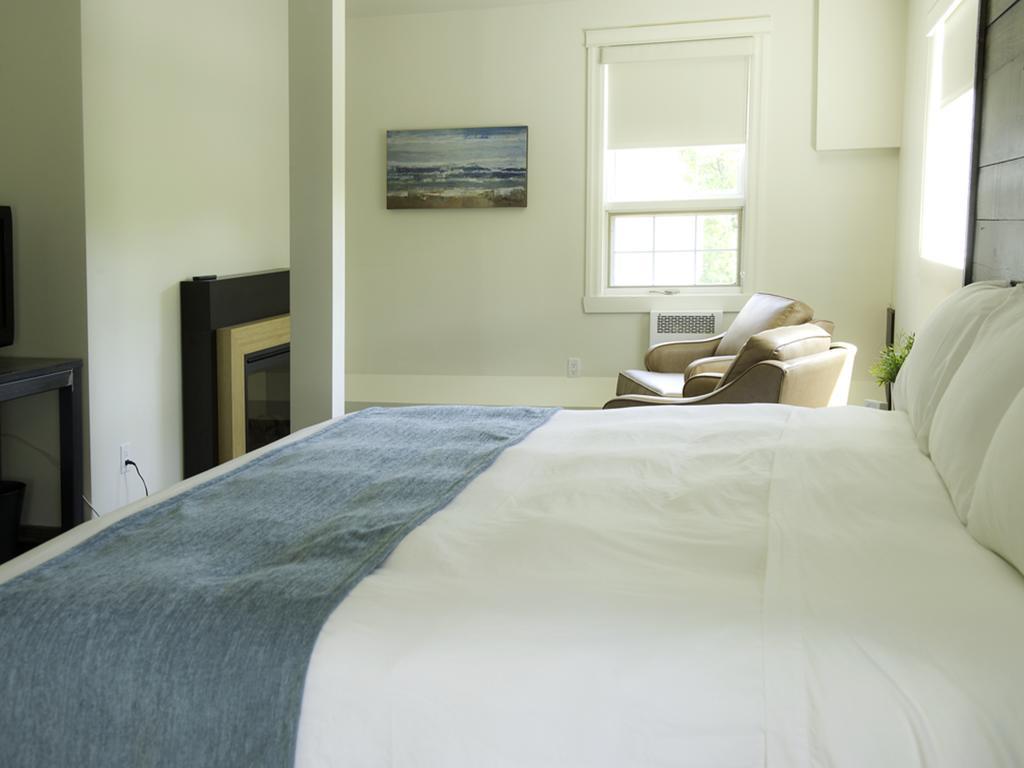 Pine Lodge Muskoka Χάντσβιλ Εξωτερικό φωτογραφία