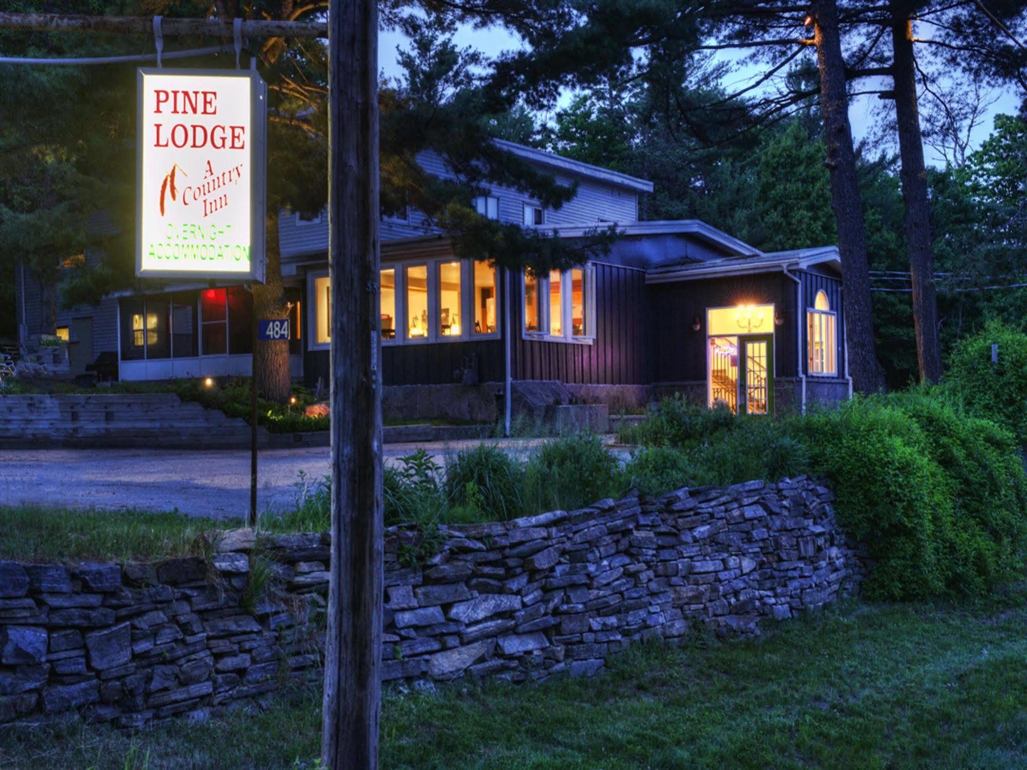Pine Lodge Muskoka Χάντσβιλ Εξωτερικό φωτογραφία